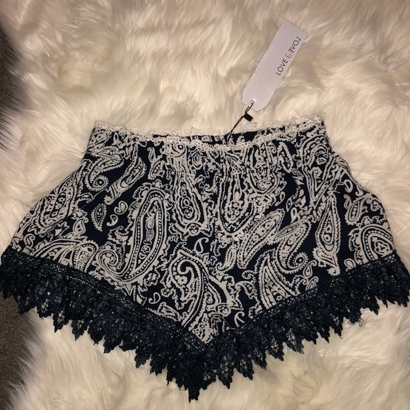 Love & Love medium shorts NWT - Picture 1 of 3